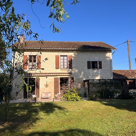 Les Bruyeres B&B 2 Montbron Bagian luar foto