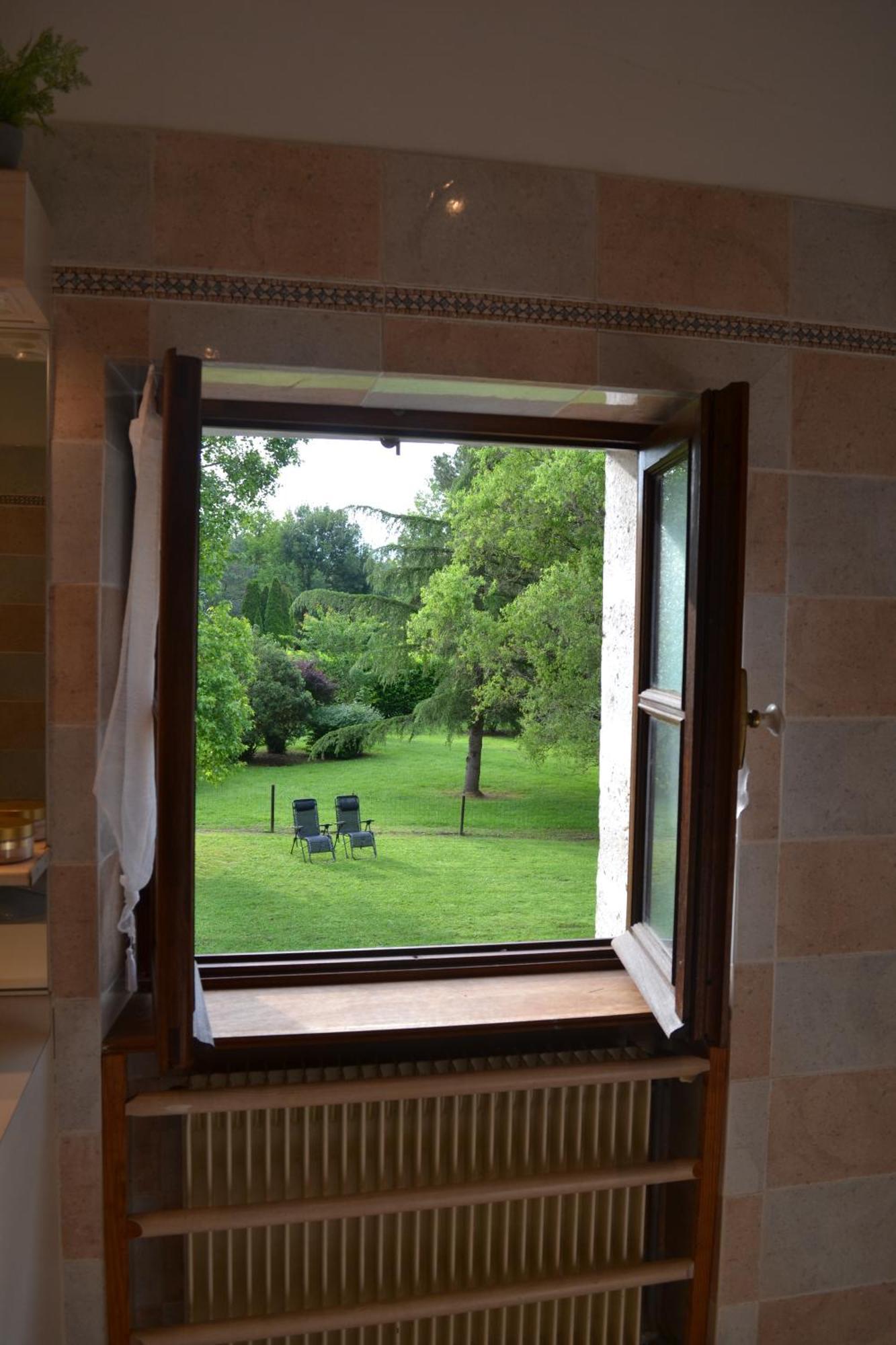 Les Bruyeres B&B 2 Montbron Bagian luar foto