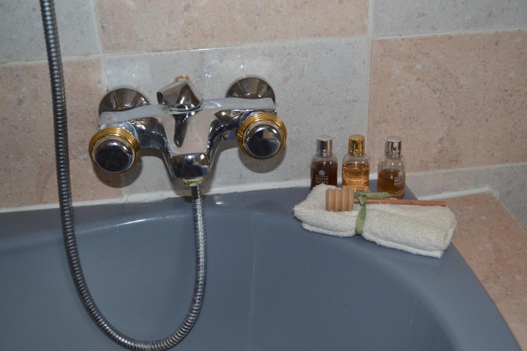 Les Bruyeres B&B 2 Montbron Bagian luar foto